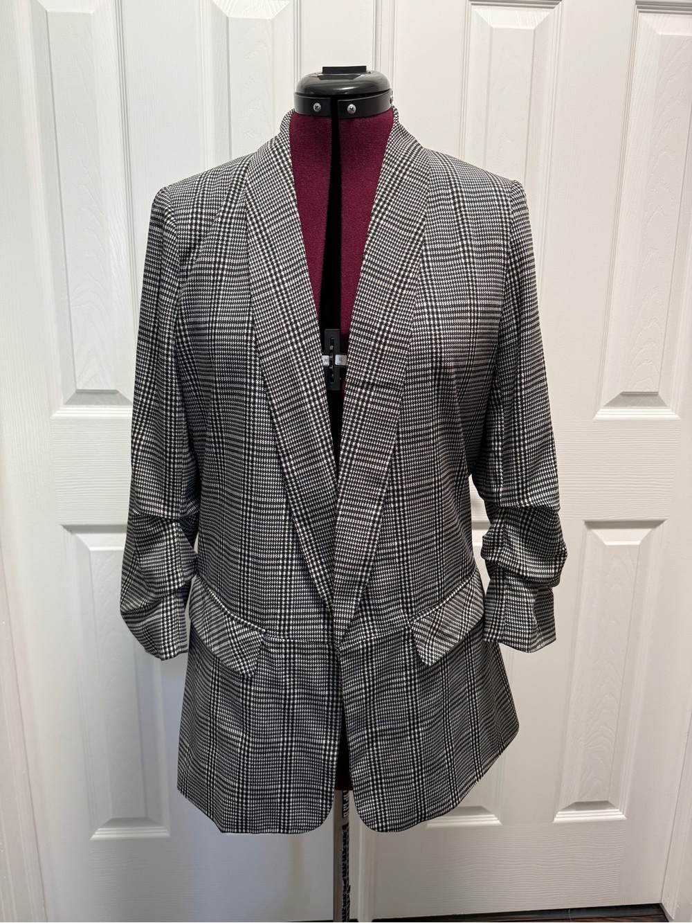 Daniel Rainn Black & Gray Plaid Open Blazer Long Line Blazer